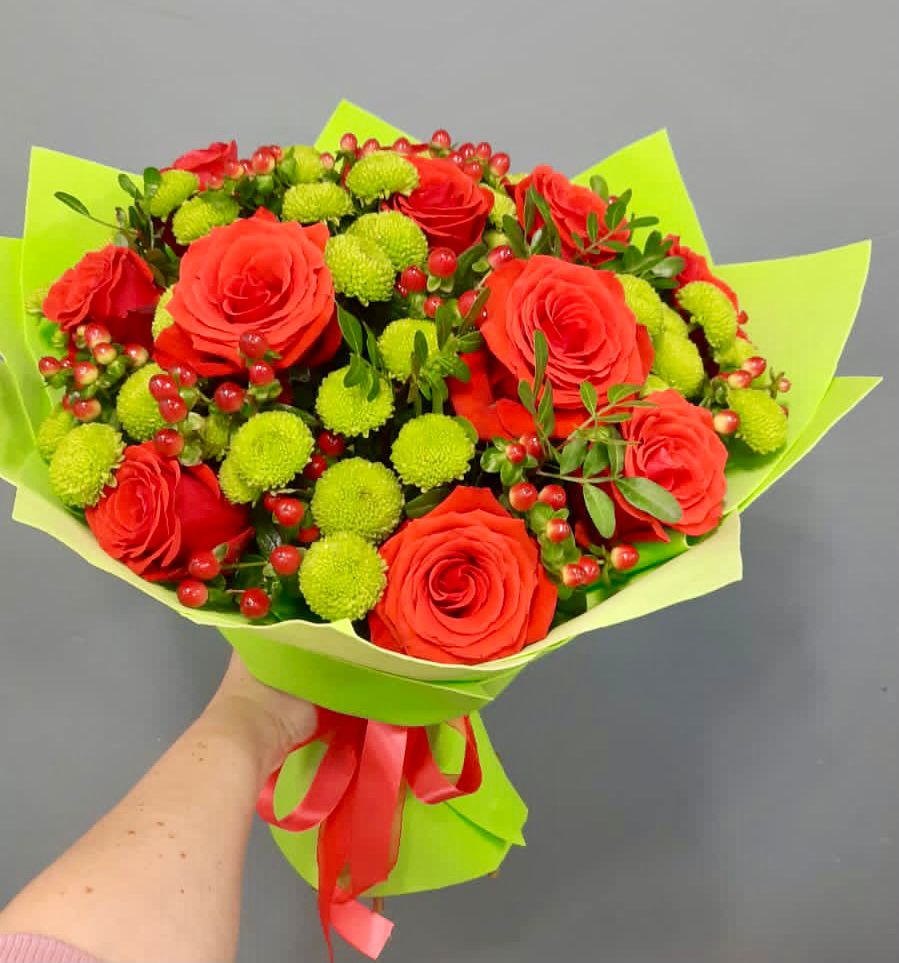 Букет цветов из: Хризантемы и Розы в Высоком Краснодарский край