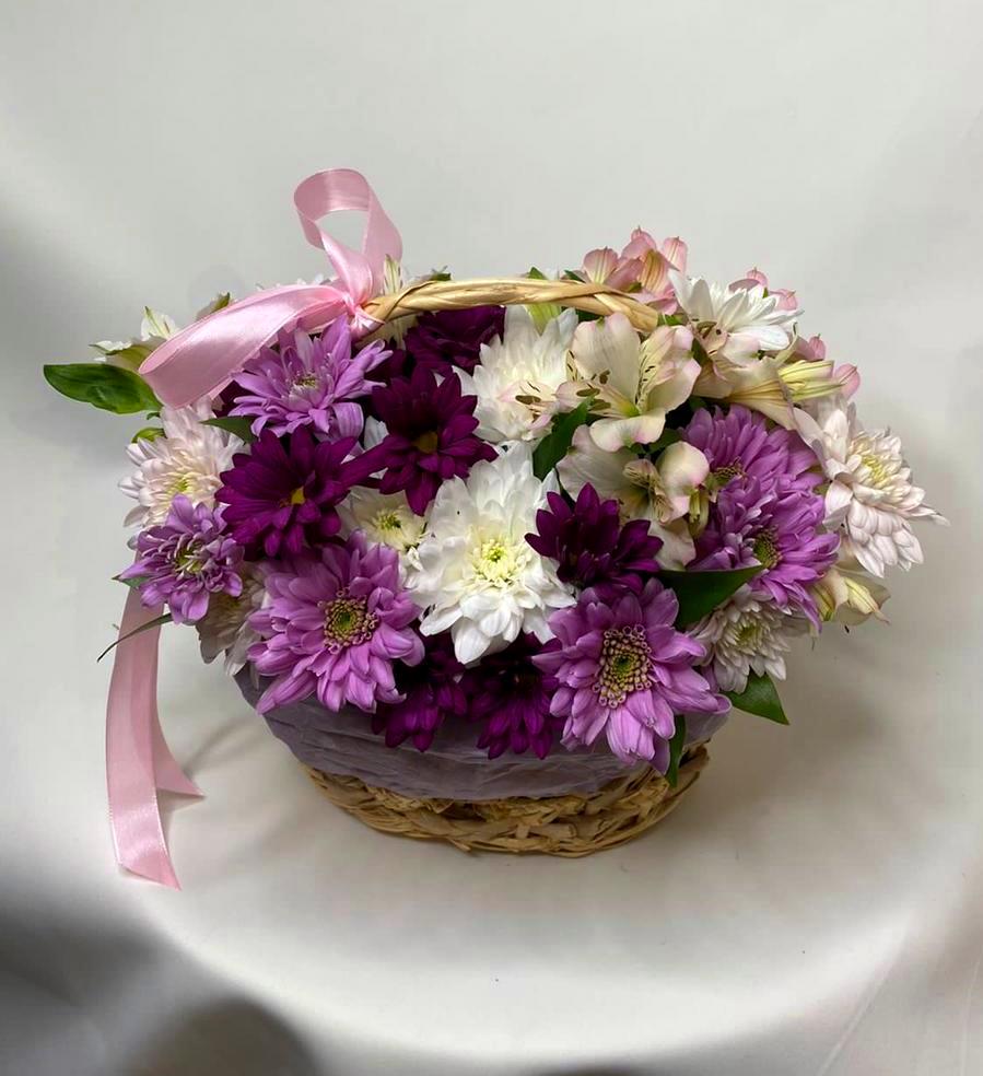 Цветочная композиция из Хризантемы и Альстромерии в корзине в Высоком Краснодарский край