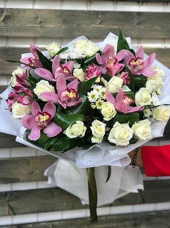 Букет цветов из: Розы и Хризантемы в Высоком Краснодарский край
