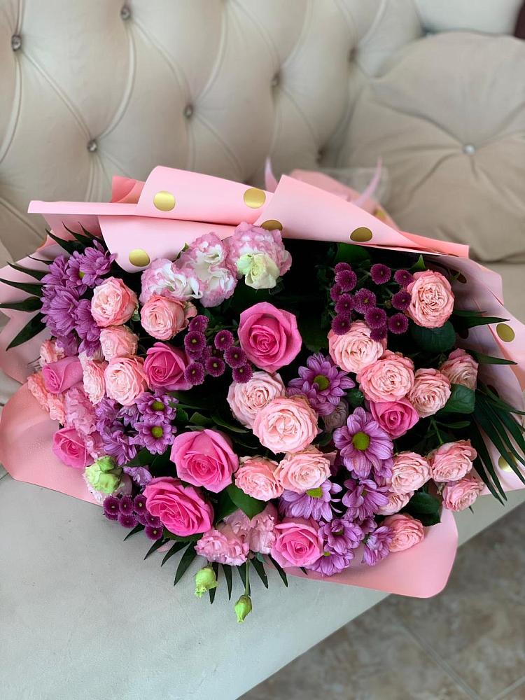 Букет цветов из: Хризантемы, Розы и Лизиантусы в Высоком Краснодарский край