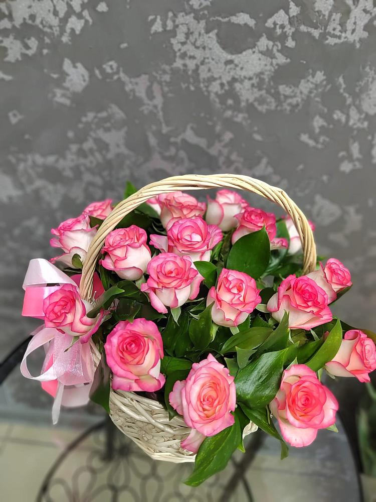 Цветочная композиция из Розы в корзине в Высоком Краснодарский край