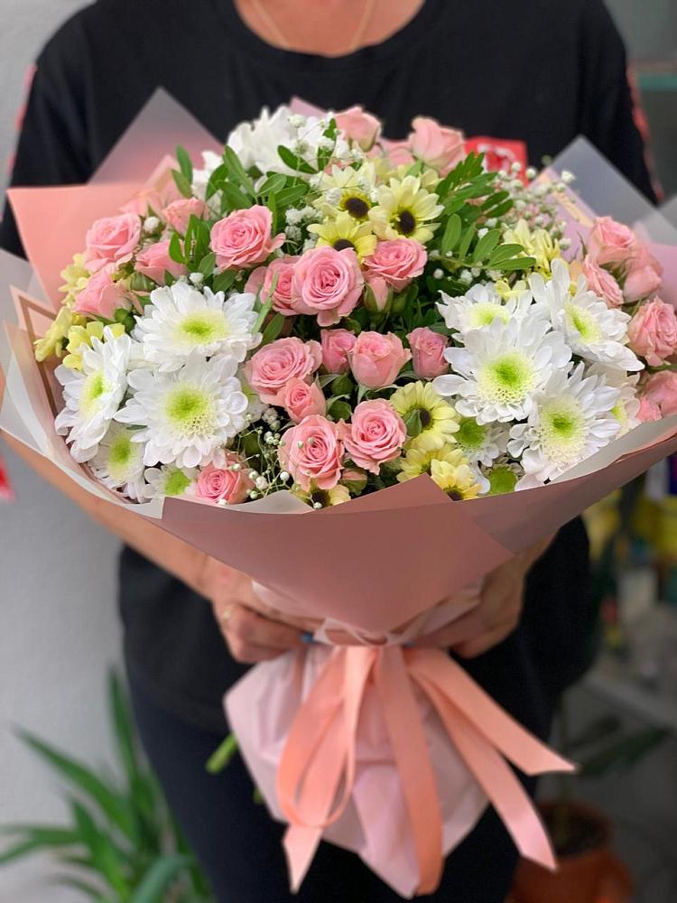 Букет цветов из: Розы и Хризантемы в Высоком Краснодарский край