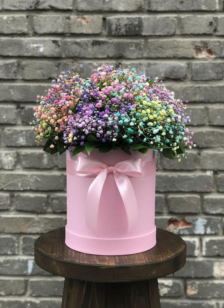 Цветочная композиция из Гипсофила и Розы в шляпной коробке в Высоком Краснодарский край