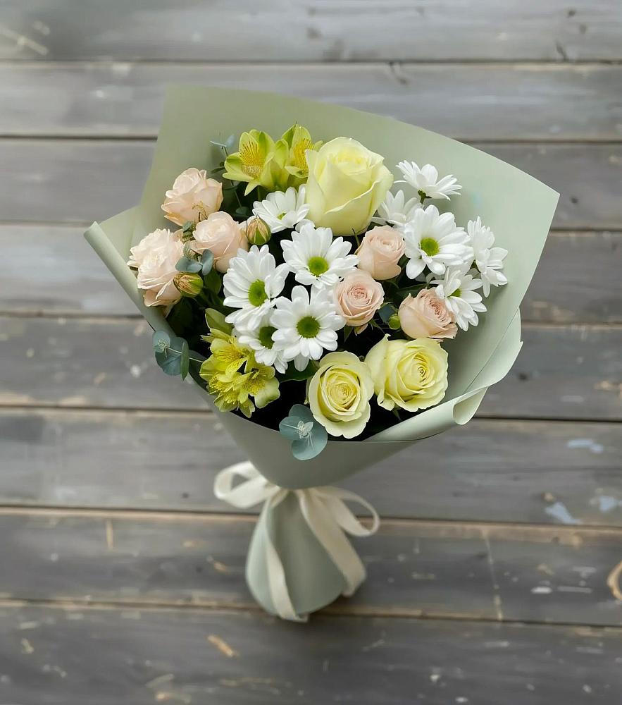 Букет цветов из: Альстромерии, Розы и Хризантемы в Высоком Краснодарский край