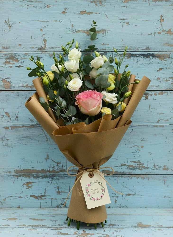 Букет цветов из: Розы и Лизиантусы в Высоком Краснодарский край