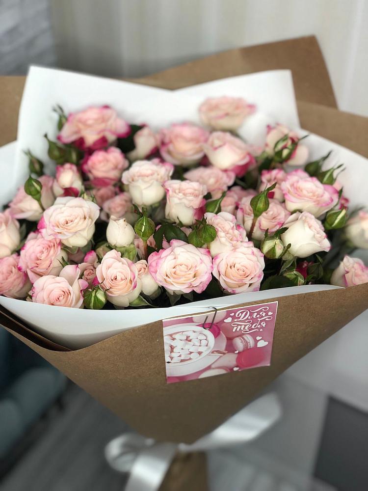 Букет цветов из: Розы в Высоком Краснодарский край