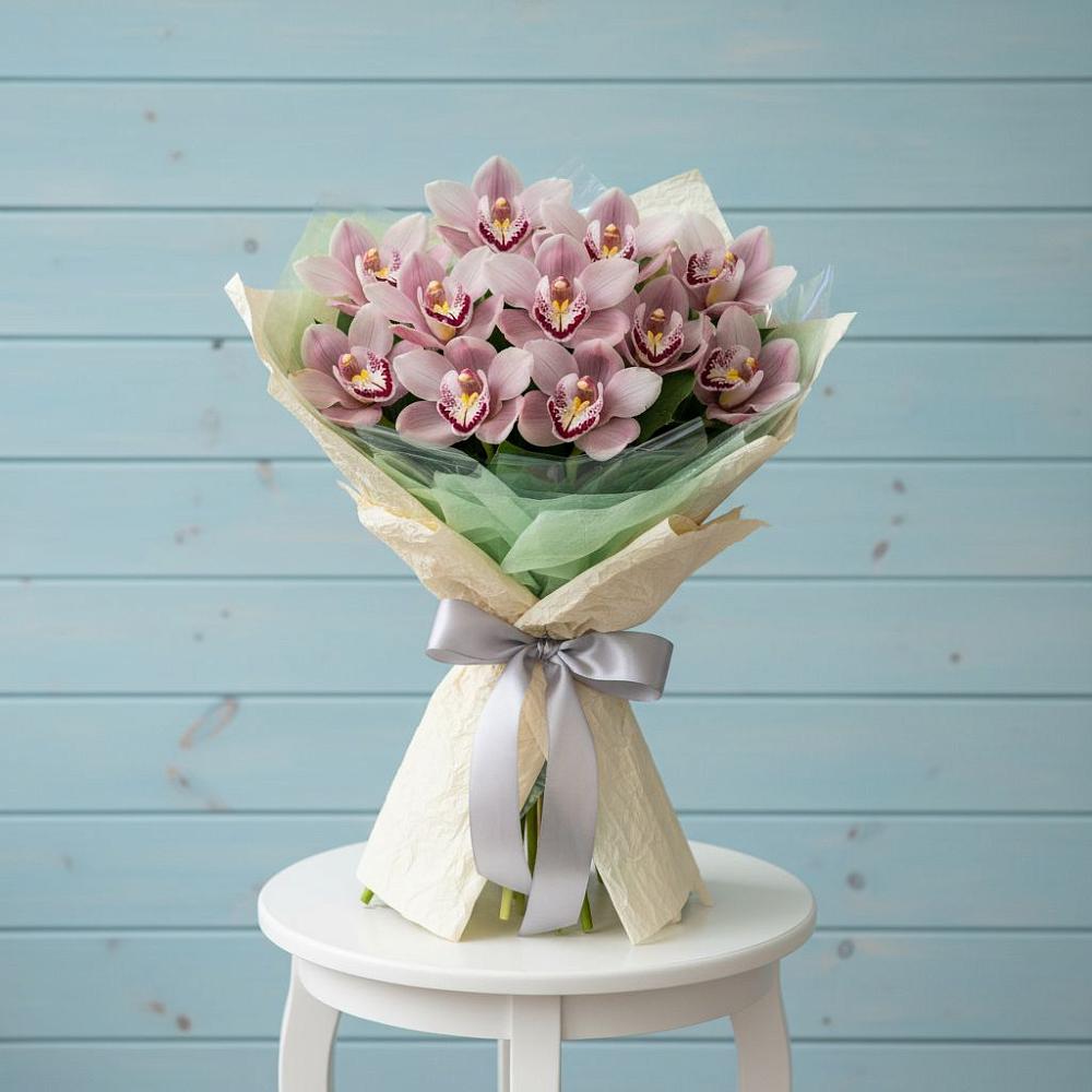 Букет цветов из: Орхидеи и Розы в Высоком Краснодарский край