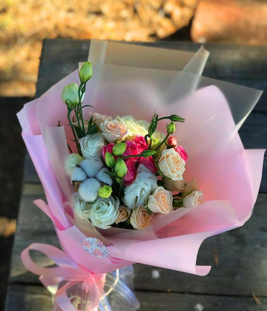 Букет цветов из: Розы и Лизиантусы в Высоком Краснодарский край