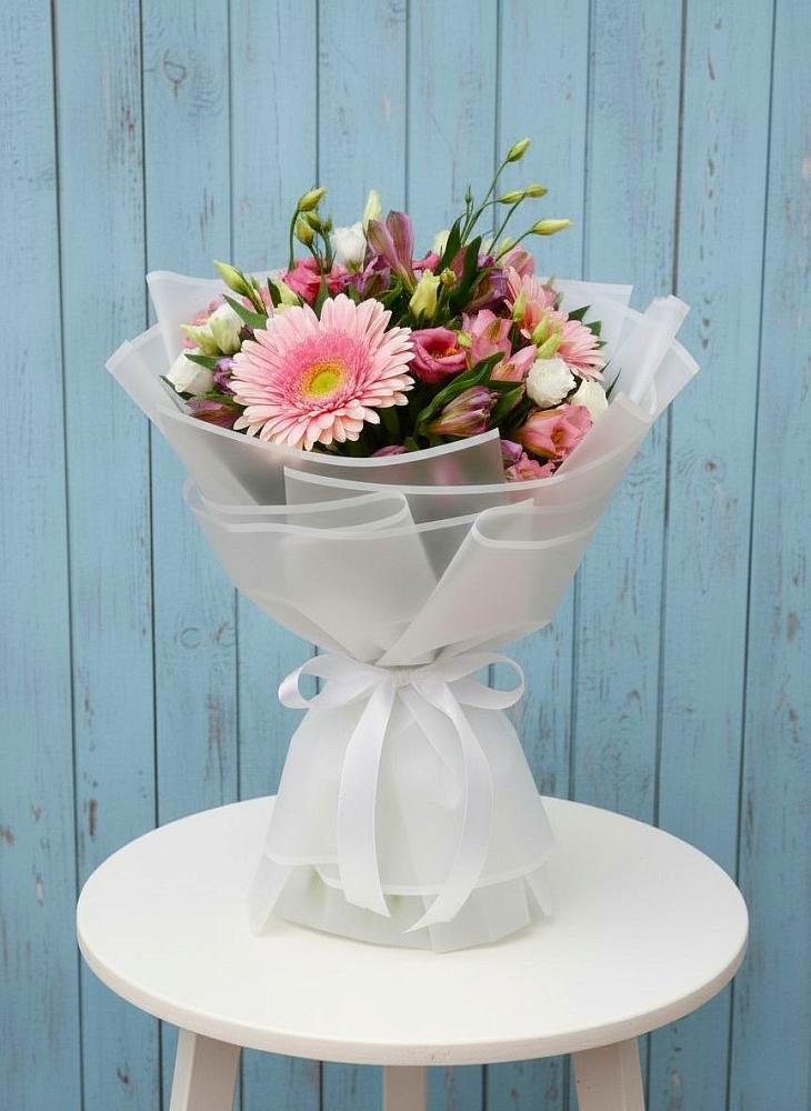 Букет цветов из: Герберы, Альстромерии и Лизиантусы в Высоком Краснодарский край