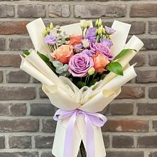 Букет цветов из:  Лизиантусы и Розы в Высоком Краснодарский край