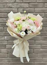 Букет цветов из:  Гвоздики, Розы, Лизиантусы и Хризантемы в Высоком Краснодарский край