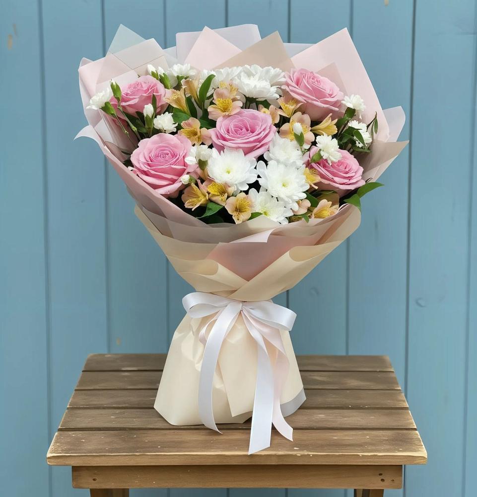 Букет цветов из: Гвоздики, Орхидеи и Розы в Высоком Краснодарский край