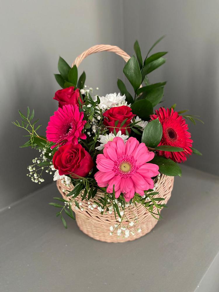 Цветочная композиция из Розы, Хризантемы и Герберы в корзине в Высоком Краснодарский край