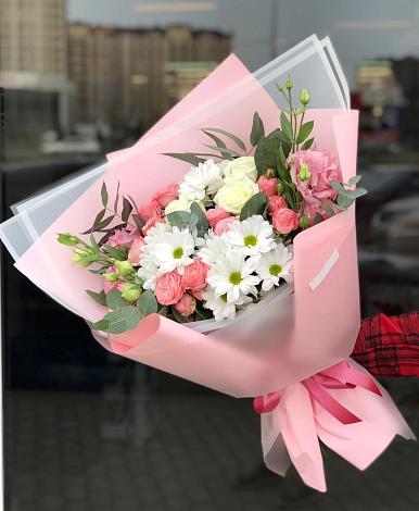 Букет цветов из: Розы, Лизиантусы и Хризантемы в Высоком Краснодарский край